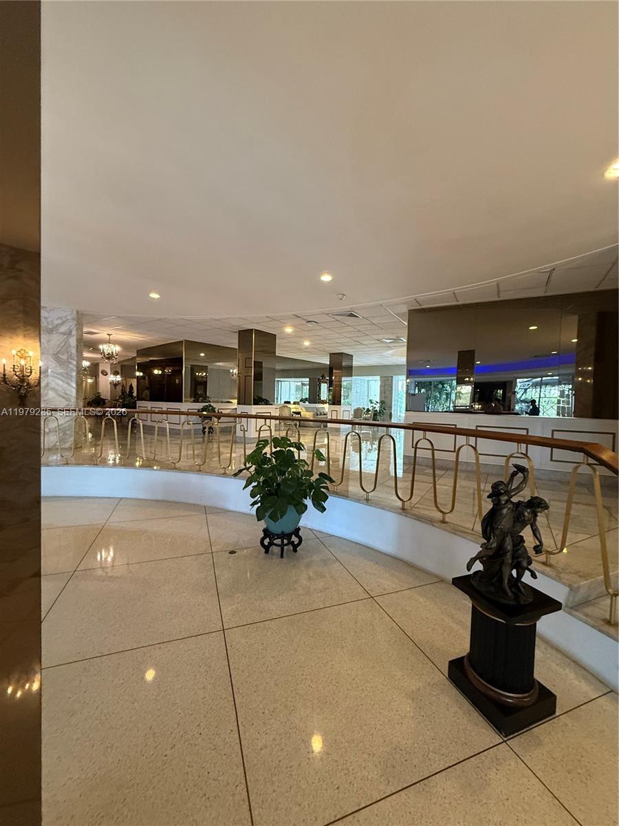 IMPERIAL HOUSE CONDO - Residential