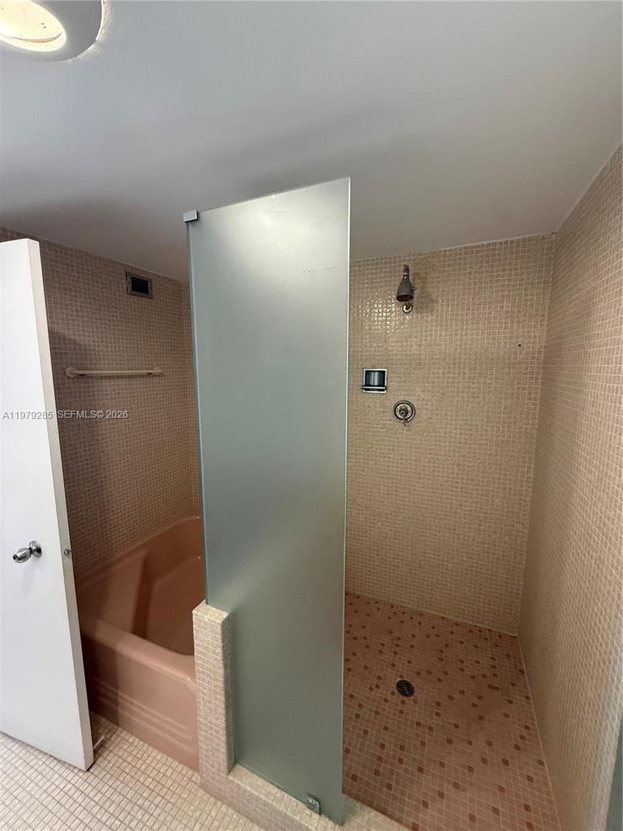 IMPERIAL HOUSE CONDO - Residential