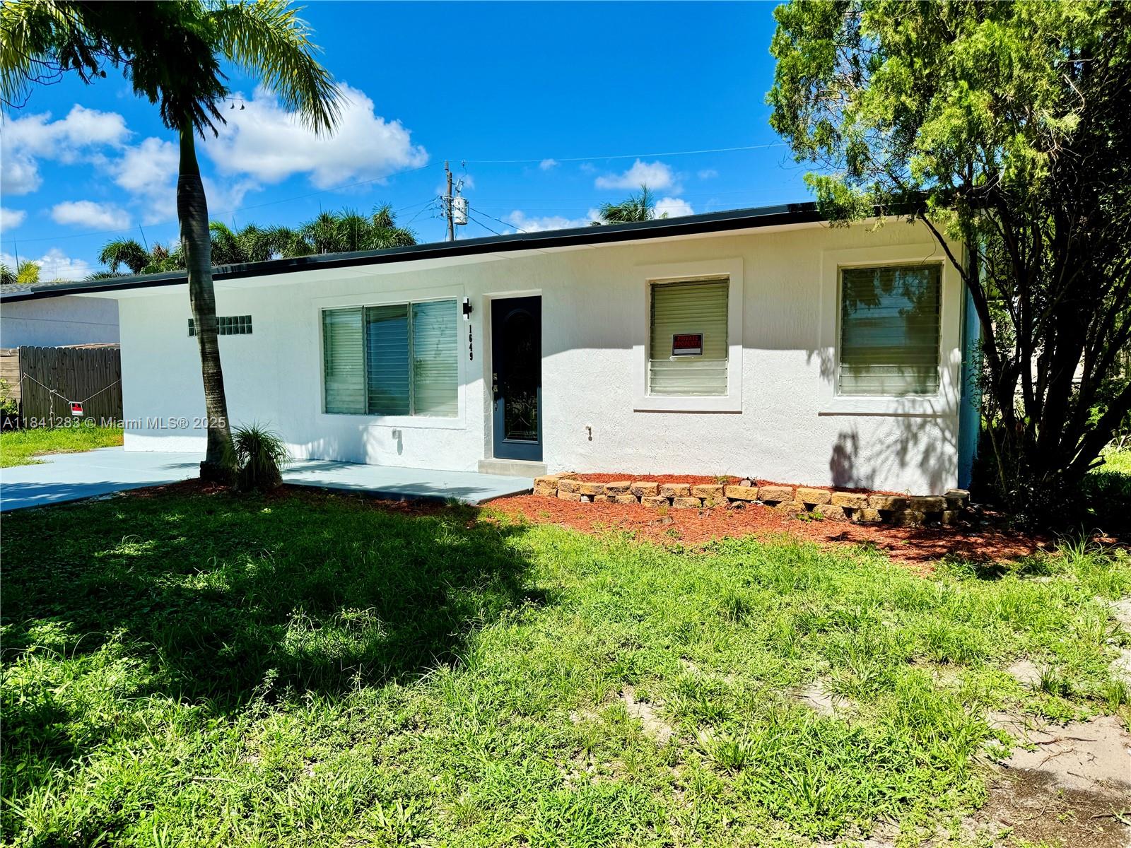 1649 NE 30th Ct