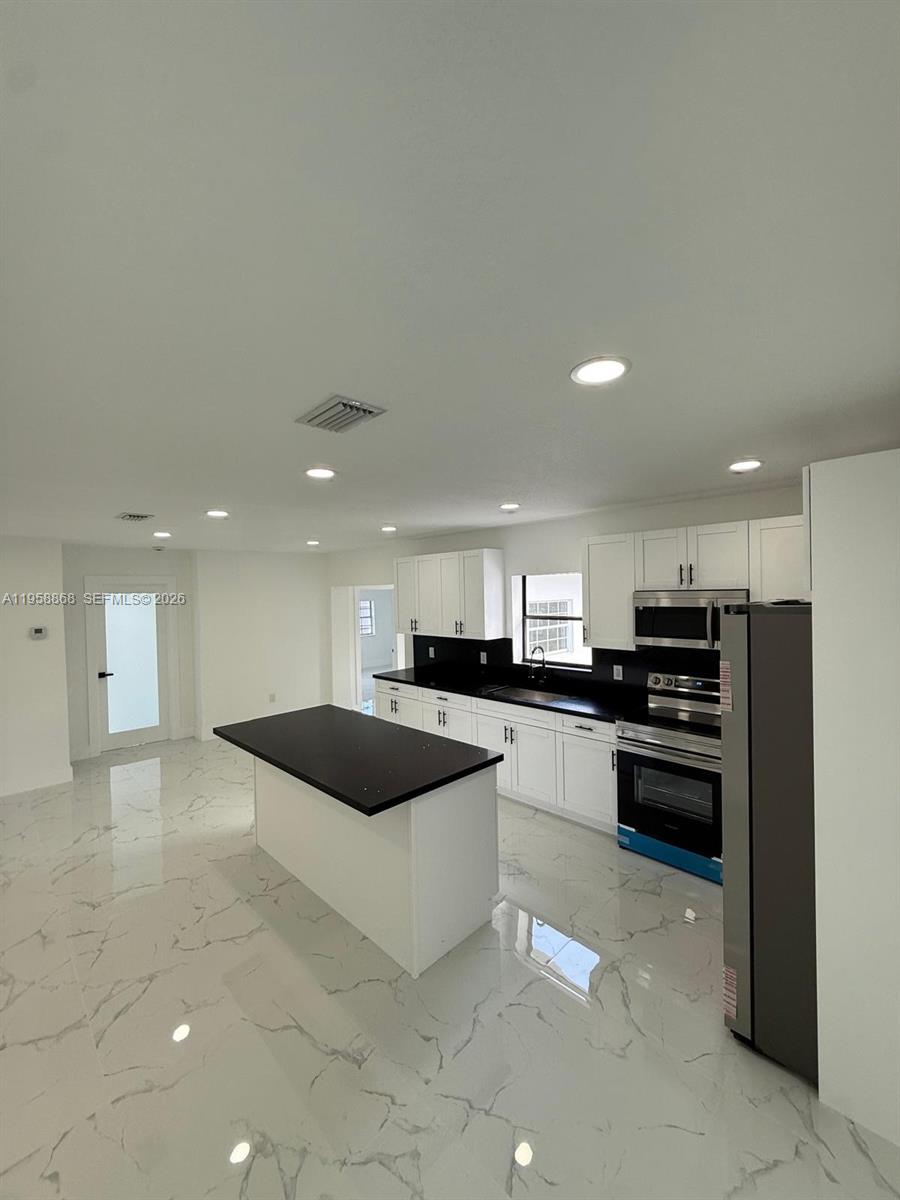 GOLDEN HIGHLANDS EST - Residential