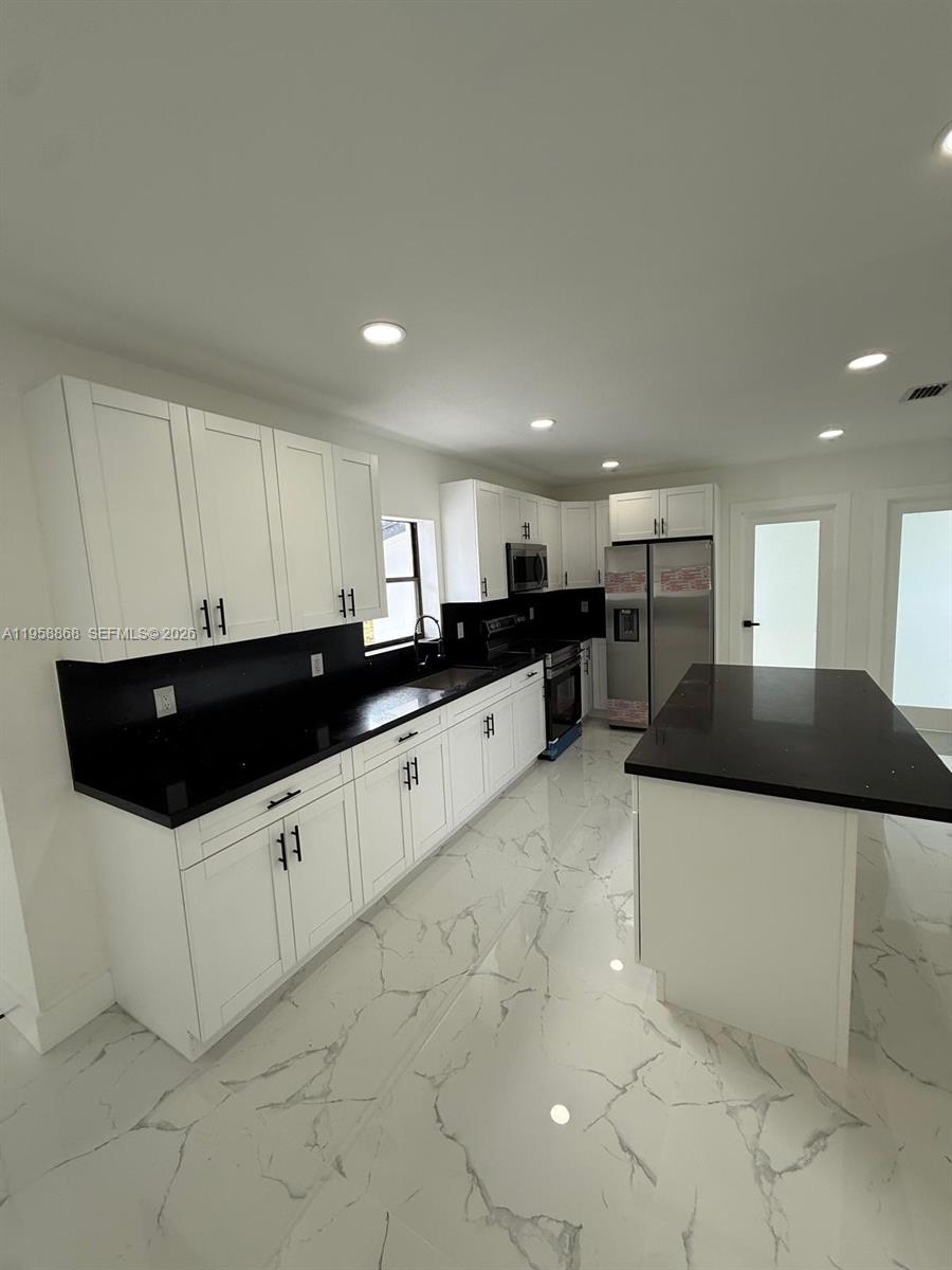 GOLDEN HIGHLANDS EST - Residential