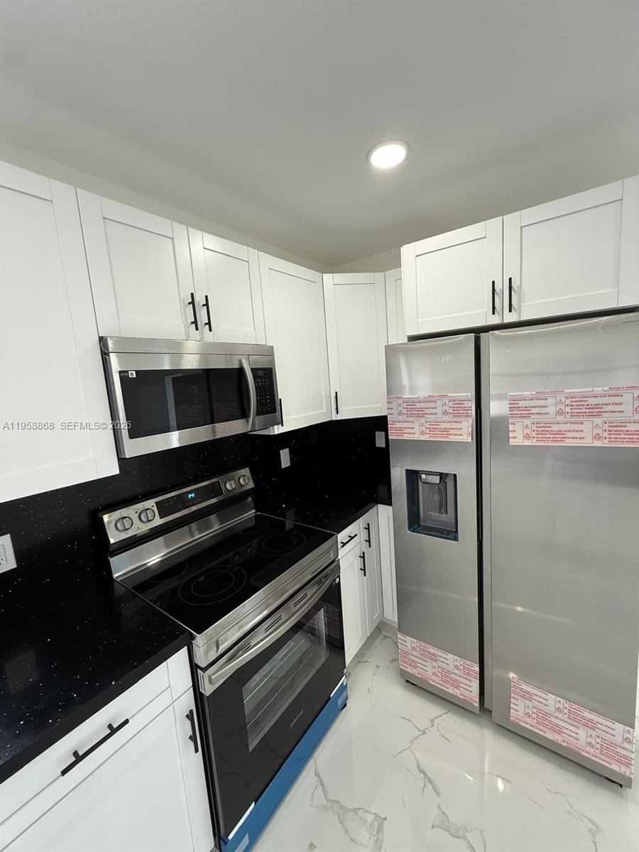 GOLDEN HIGHLANDS EST - Residential