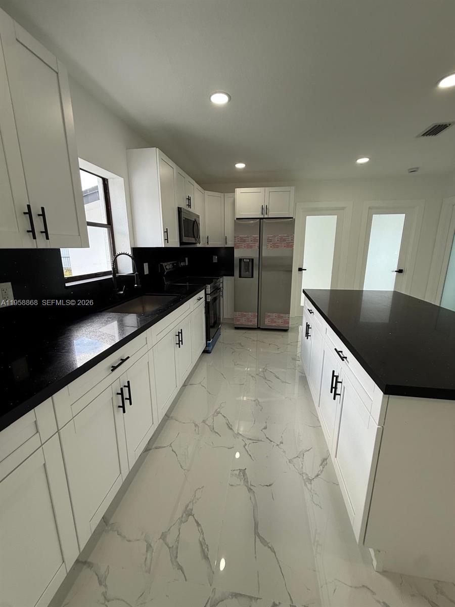 GOLDEN HIGHLANDS EST - Residential