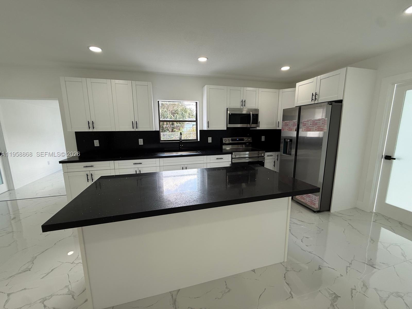 GOLDEN HIGHLANDS EST - Residential