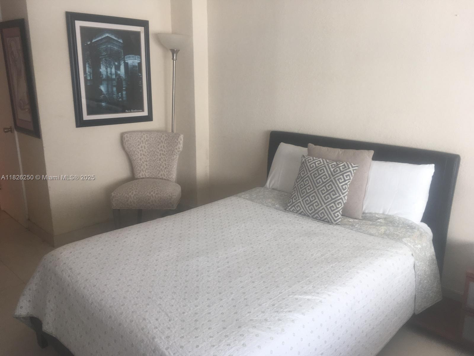 6345 Collins Ave 941