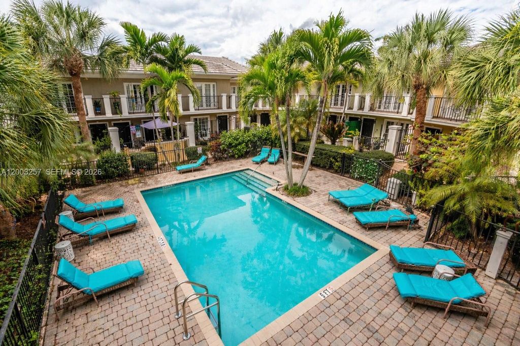 Photo of 1000 Palm Trl #6, Delray Beach, FL 33483 (MLS # A12003257)