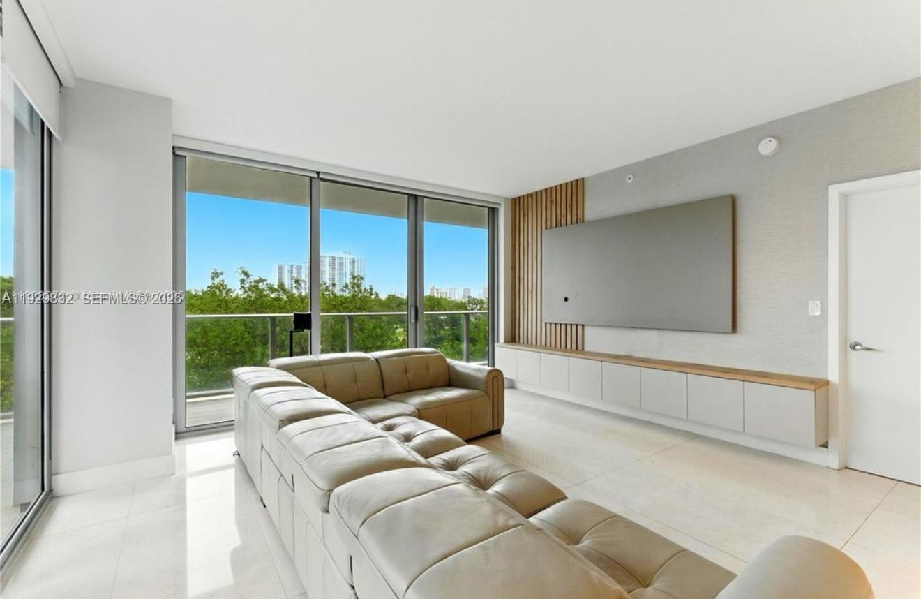 THE HARBOUR NORTH CONDO - Residential Lease