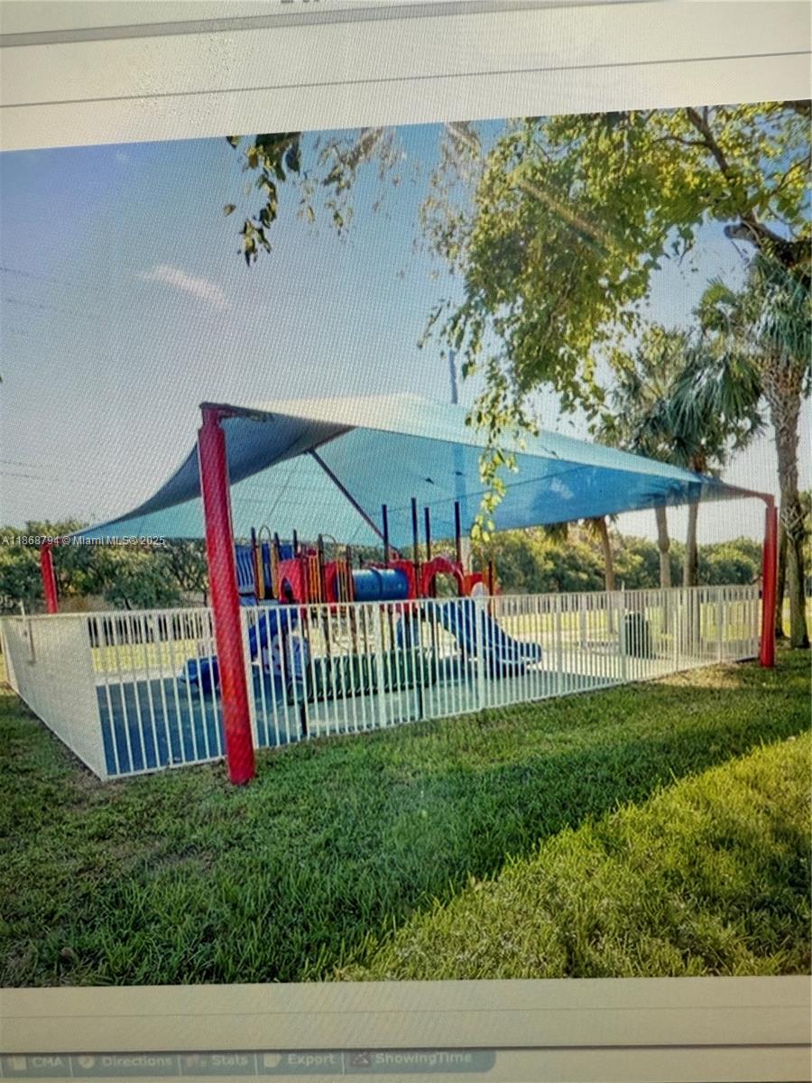 HOLLYWOOD LAKES COUNTRY C - Residential