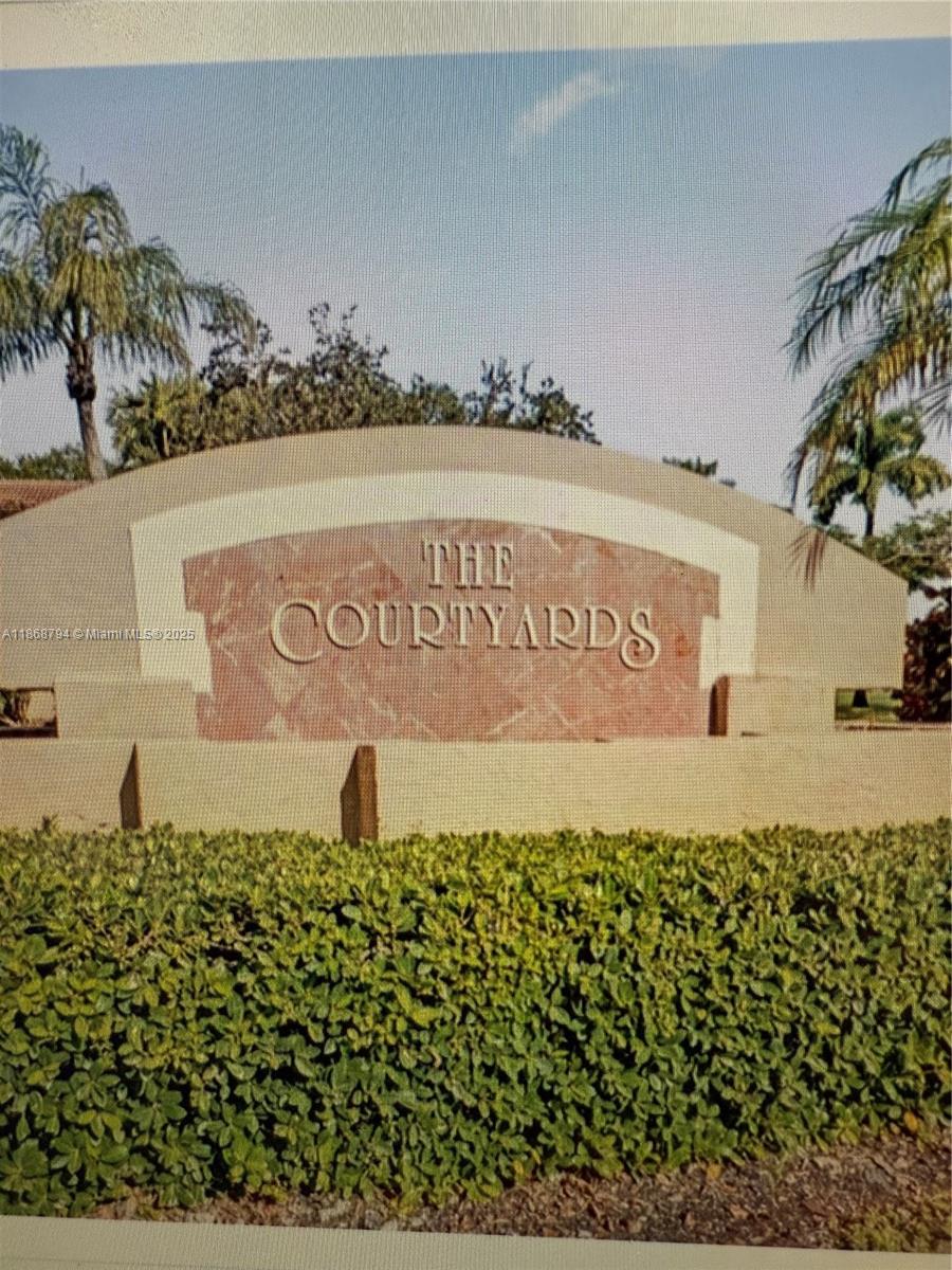 HOLLYWOOD LAKES COUNTRY C - Residential
