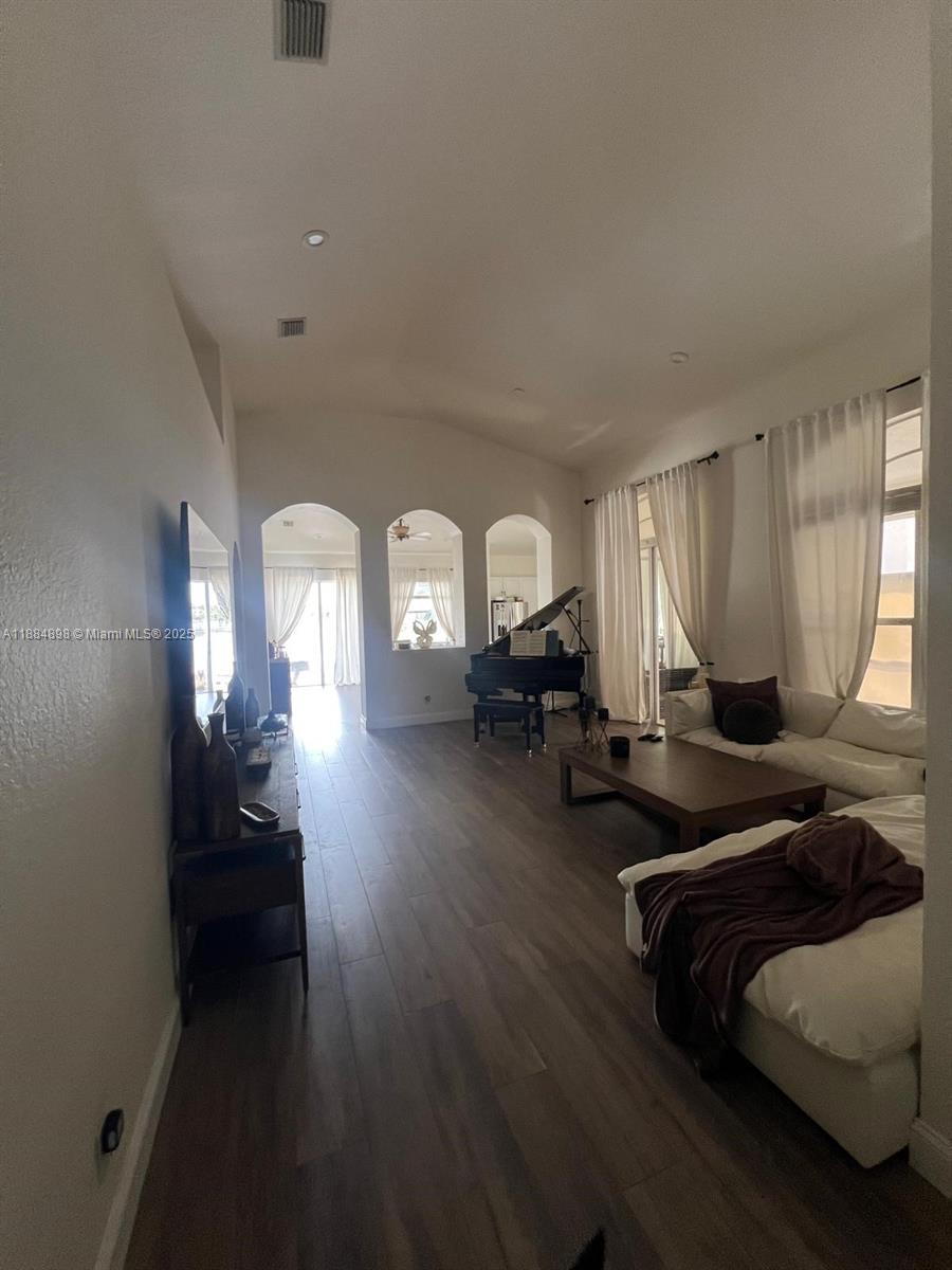 POD 10 AT MONARCH LAKES - Residential Lease