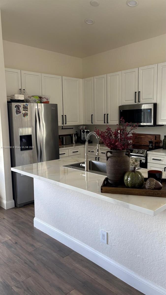 POD 10 AT MONARCH LAKES - Residential Lease