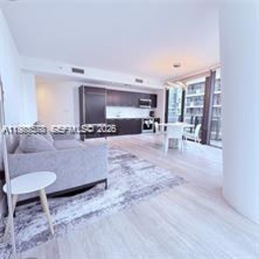 Discover this spacious 3Bed/3Bath 03-line unit in the heart of Brickell, located on the 39th floor with stunning views. Boasting top kitchen appliances, European cabinets, blinds, and shades. Exclusive amenities include rooftop pool, game room, theater, spa, state-of-the-art gyms, pool terrace, business center, sauna, and 24/7 concierge service. First-floor parking spot and valet option. Enjoy proximity to Equinox, top restaurants, cafes, Brickell City Center, shops, and easy access to Miami International Airport, Miami Beach, Key Biscayne & Coconut Grove