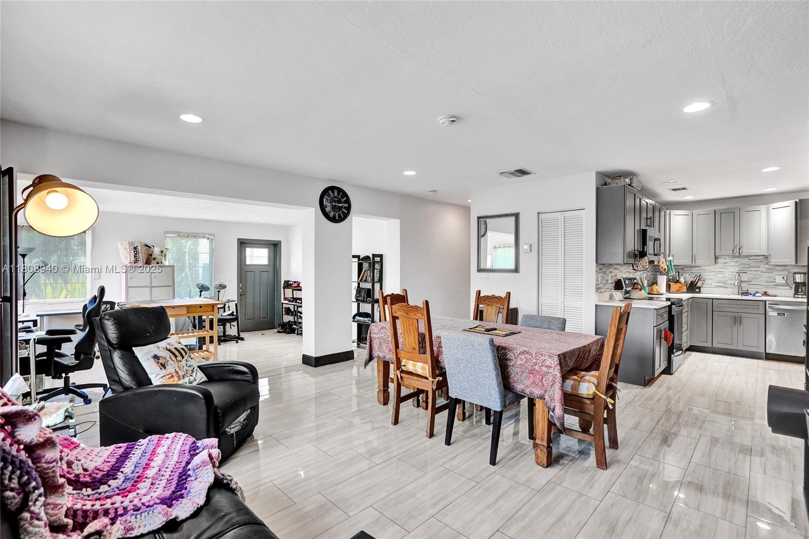 LAUDERDALE VILLAS - Residential Lease