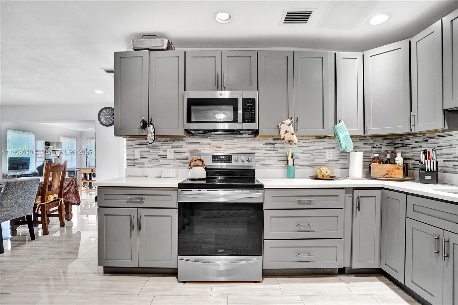 LAUDERDALE VILLAS - Residential Lease