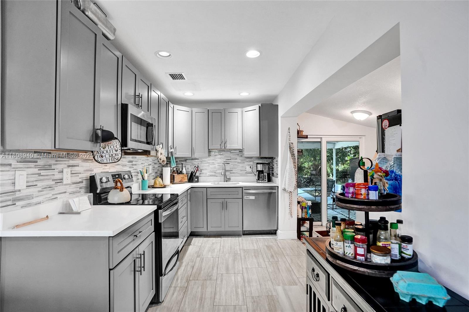 LAUDERDALE VILLAS - Residential Lease