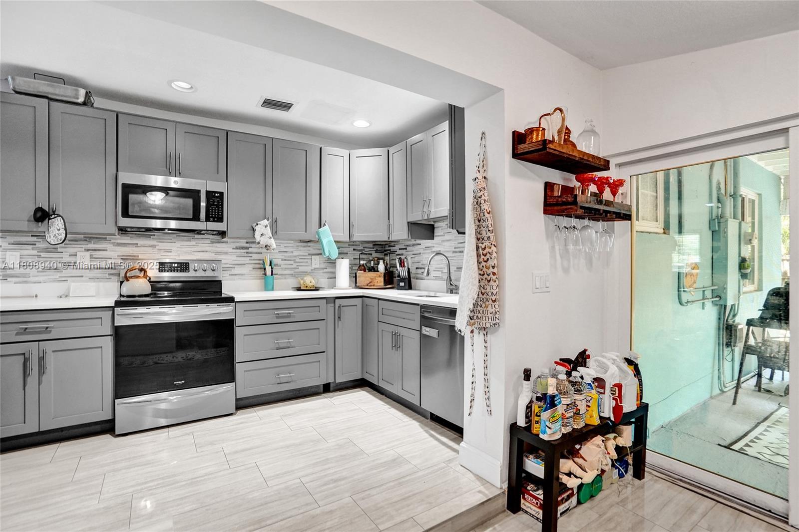 LAUDERDALE VILLAS - Residential Lease