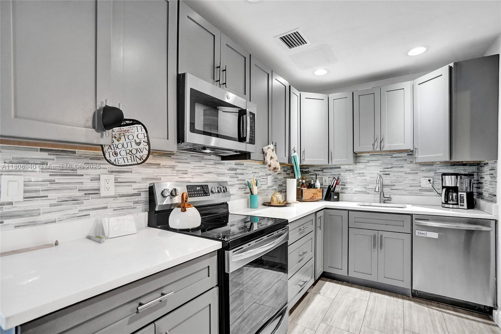 LAUDERDALE VILLAS - Residential Lease