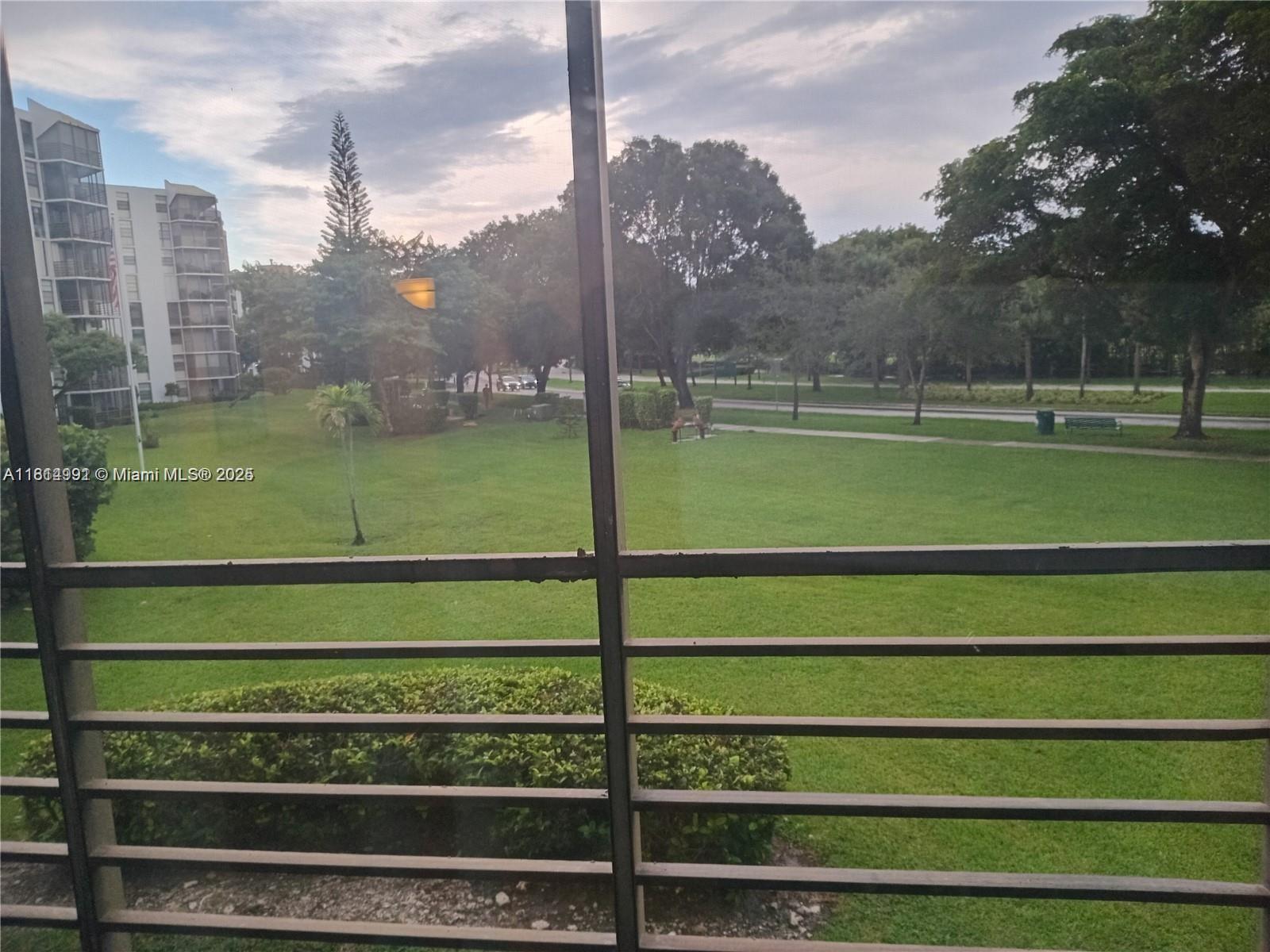 20400 Sw Country Club Dr 209, Aventura, Miami-Dade County, Florida - 1 Bedrooms  
2 Bathrooms - 