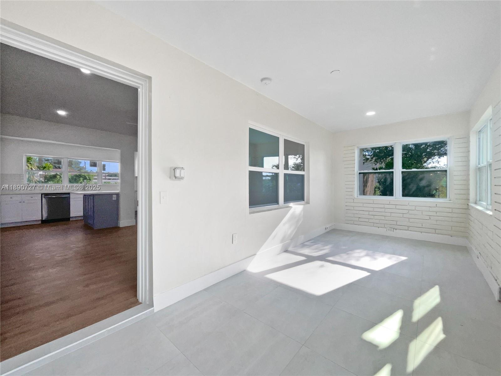 BISCAYNE RIVER GARDENS - Residential