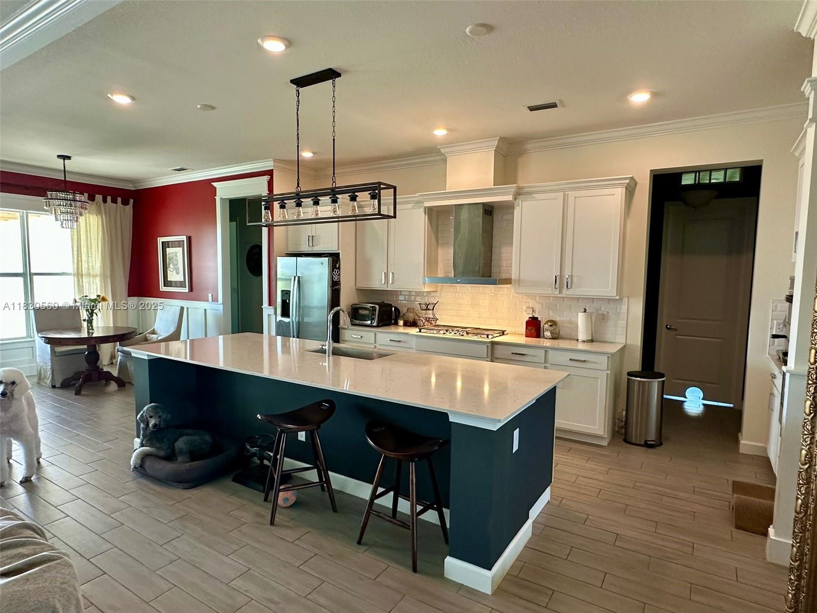 799 Hookline Cir, Loxahatchee, FL, 33470/$1,129,700 3 799 Hookline Cir