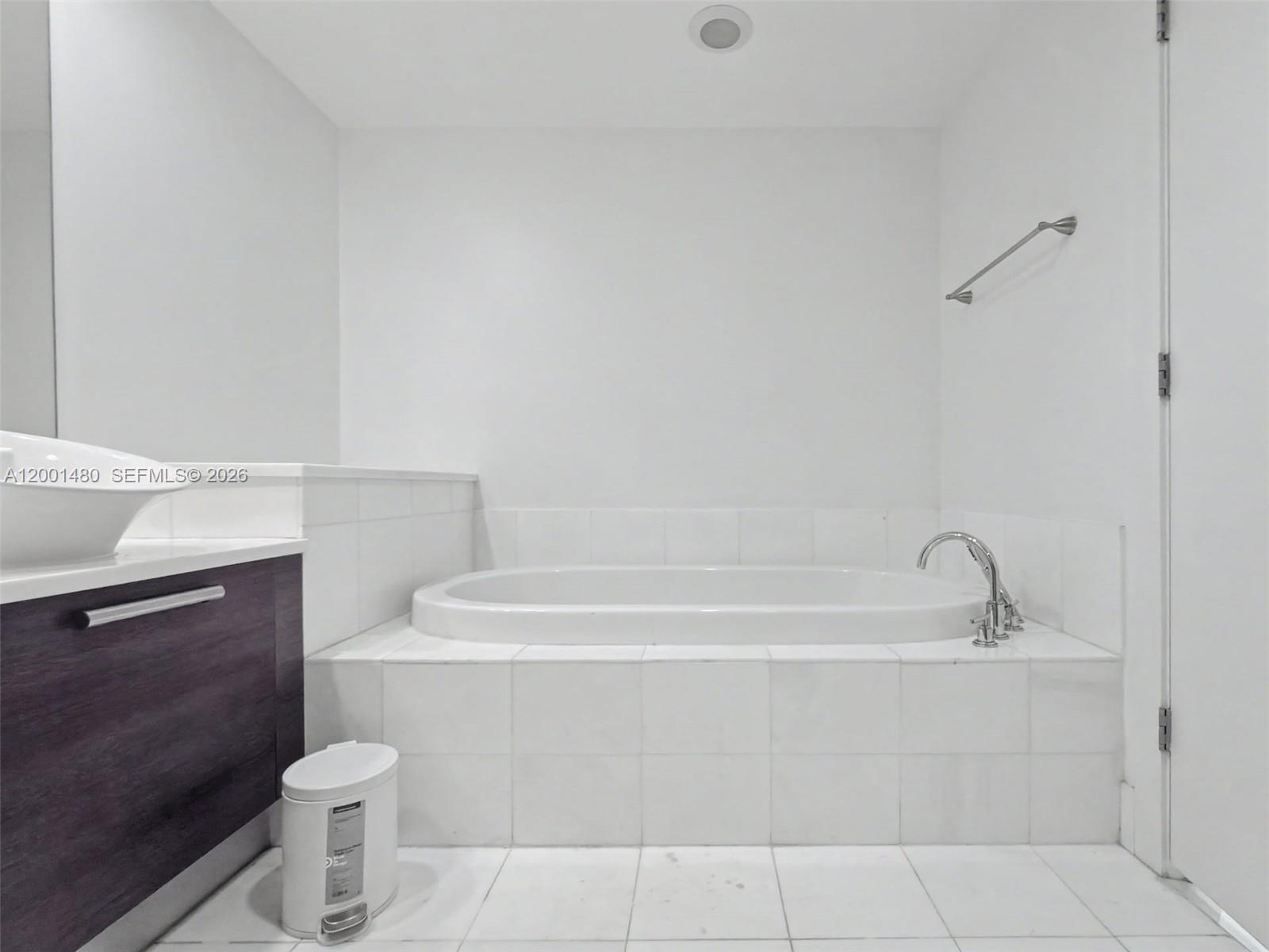 ARTECH RESIDENCES AT AVEN - Residential Lease