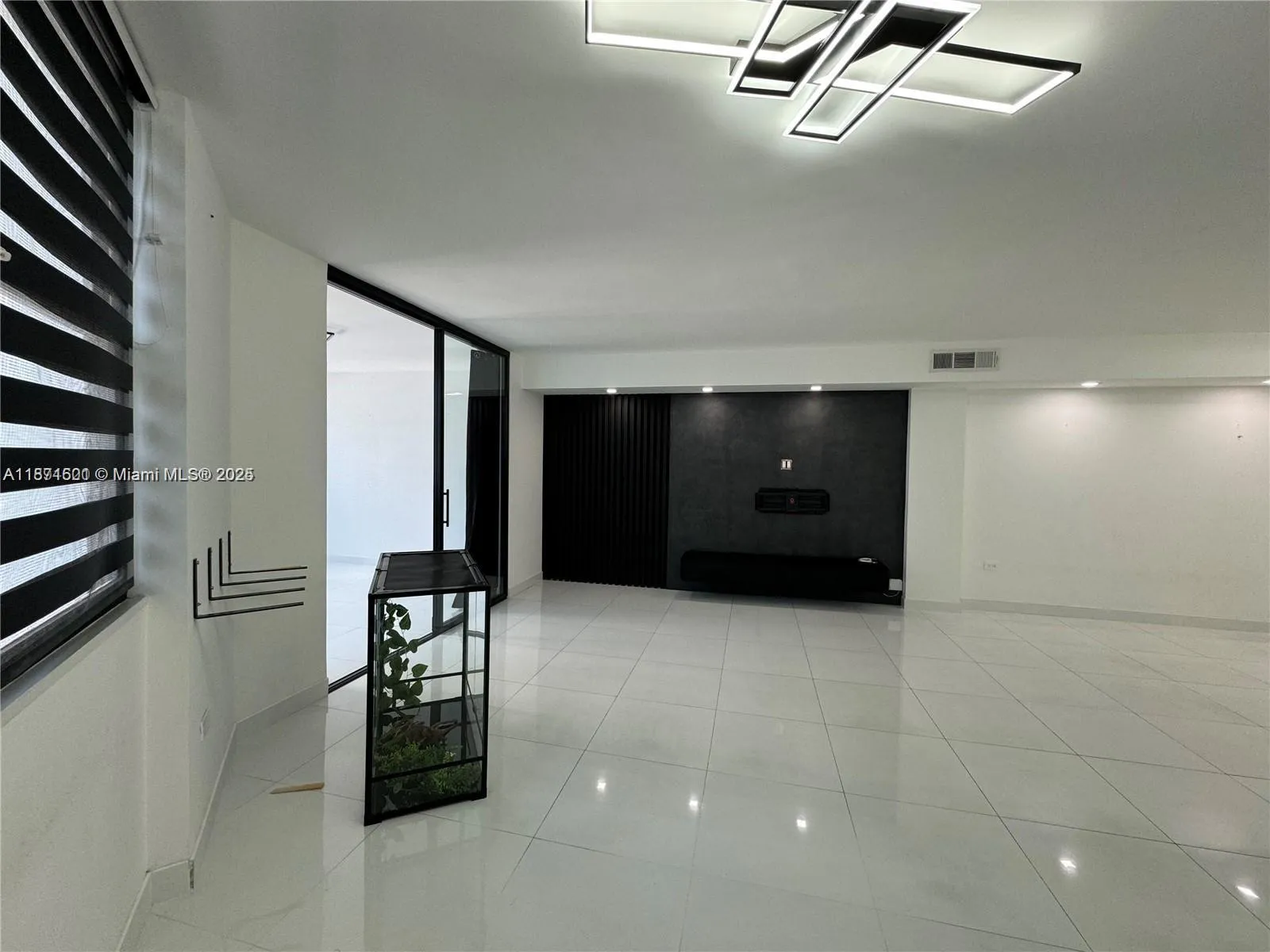 Miami, Florida 33131, United States, 2 Bedrooms Bedrooms, ,2 BathroomsBathrooms,Residential,Active,202822