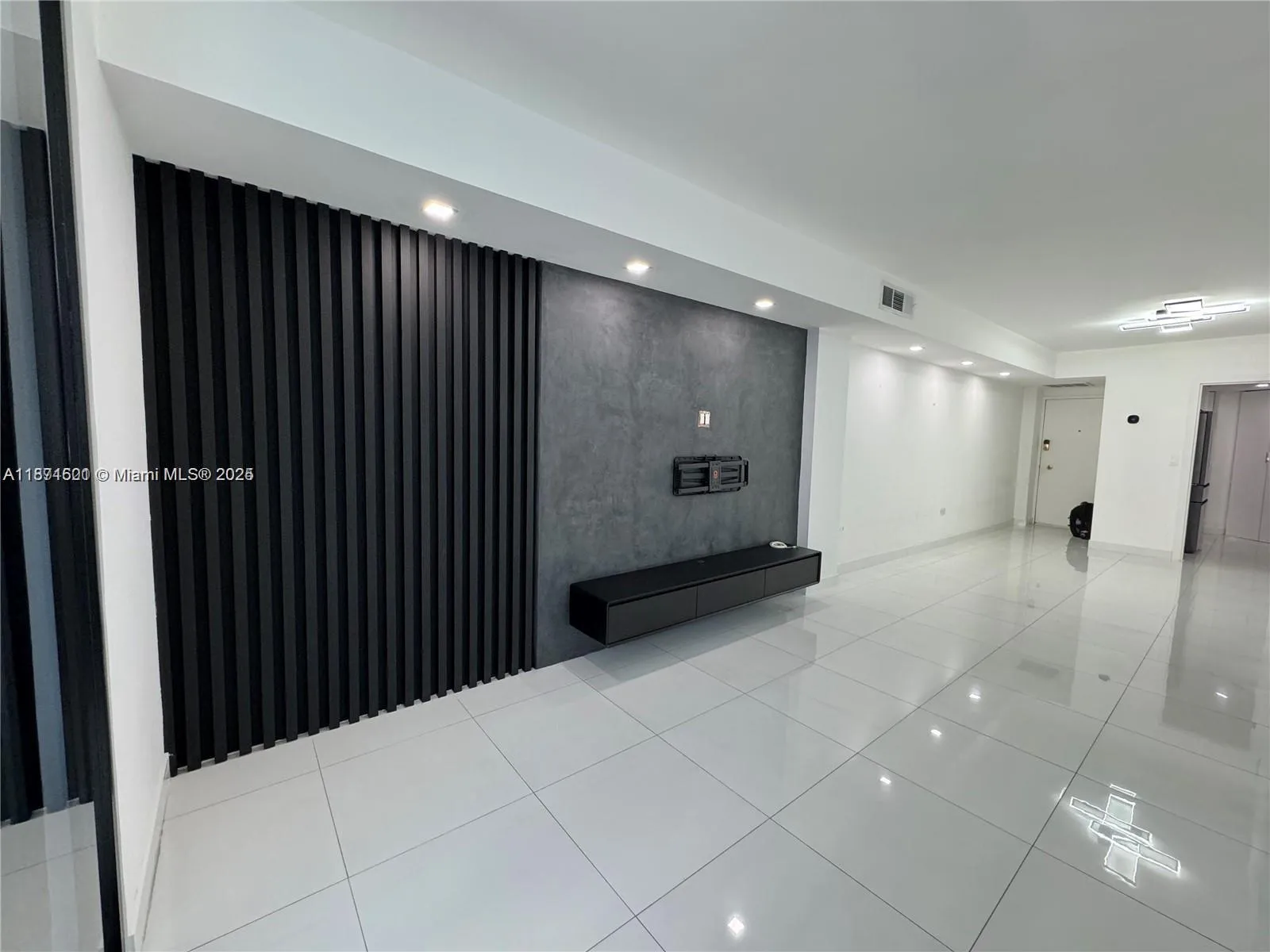 Miami, Florida 33131, United States, 2 Bedrooms Bedrooms, ,2 BathroomsBathrooms,Residential,Active,202822