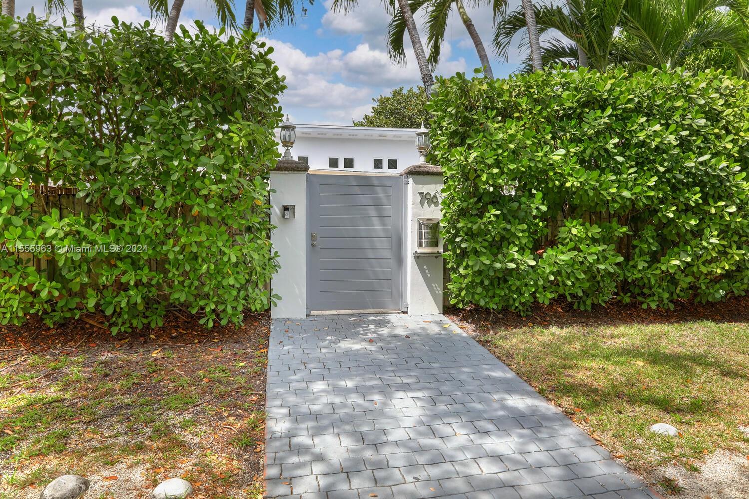 Address Not Disclosed, Key Biscayne, Miami-Dade County, Florida - 4 Bedrooms  
4 Bathrooms - 