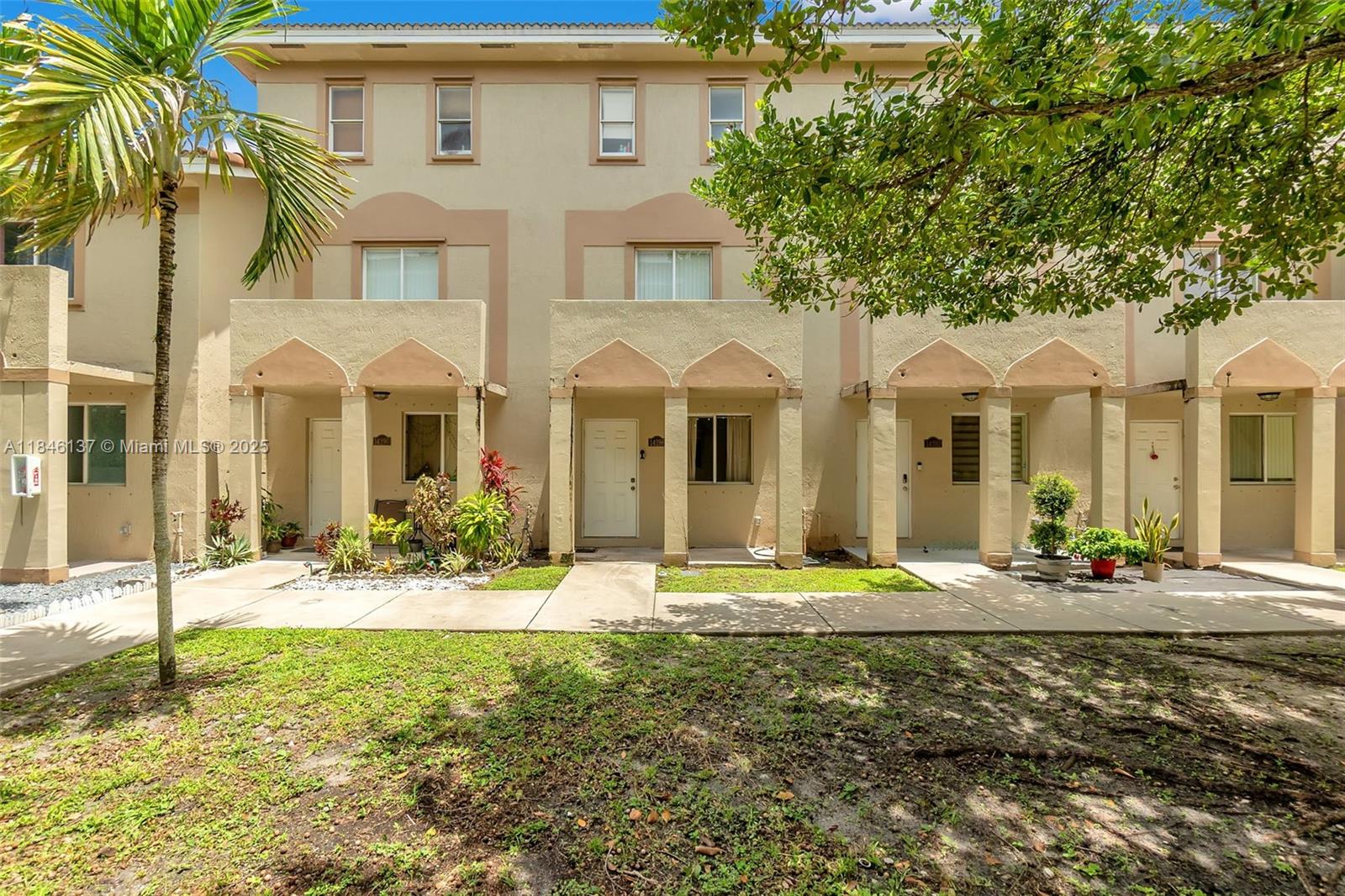 Come see this 3 story townhouse condo in the gated community of Lake Vue Villas. This home features 3 ample bedrooms and 2.5 bathrooms. Enjoy the comfort of an oversized primary bedroom, with an en-suite bathroom with double sinks and 2 walk-in closets. Open kitchen with stainless steel appliances and a convenient laundry room on the 2nd floor. Outdoors, enjoy the private patio with an extra storage room. Conveniently located near majoy highways and lots of shopping and dining options.