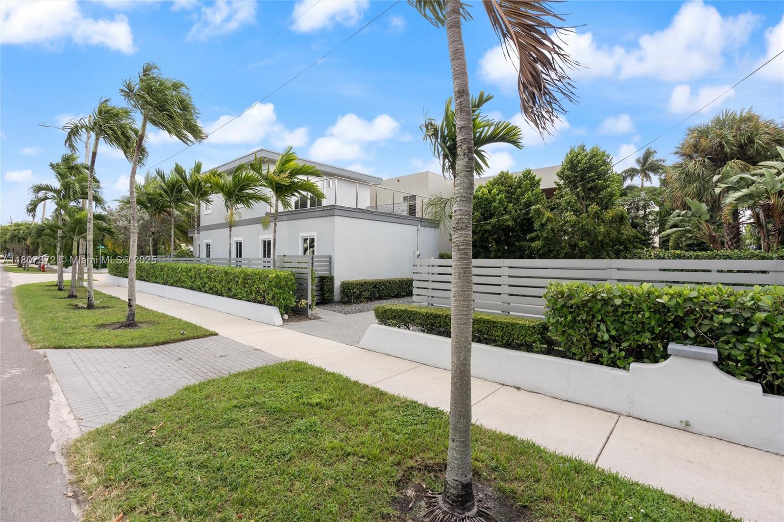 743 NE 17th Way