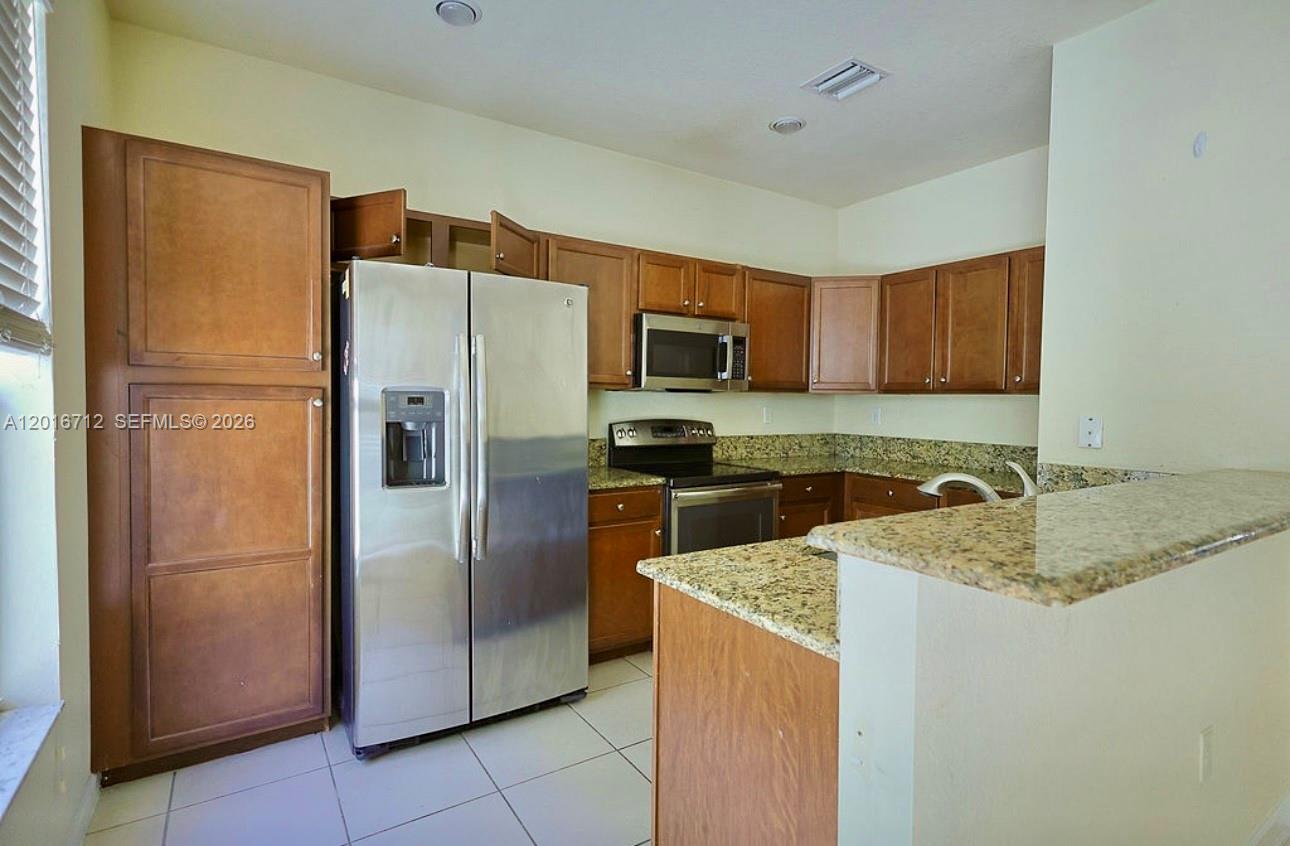 KENDALL COMMONS TOWNHOMES - Residential