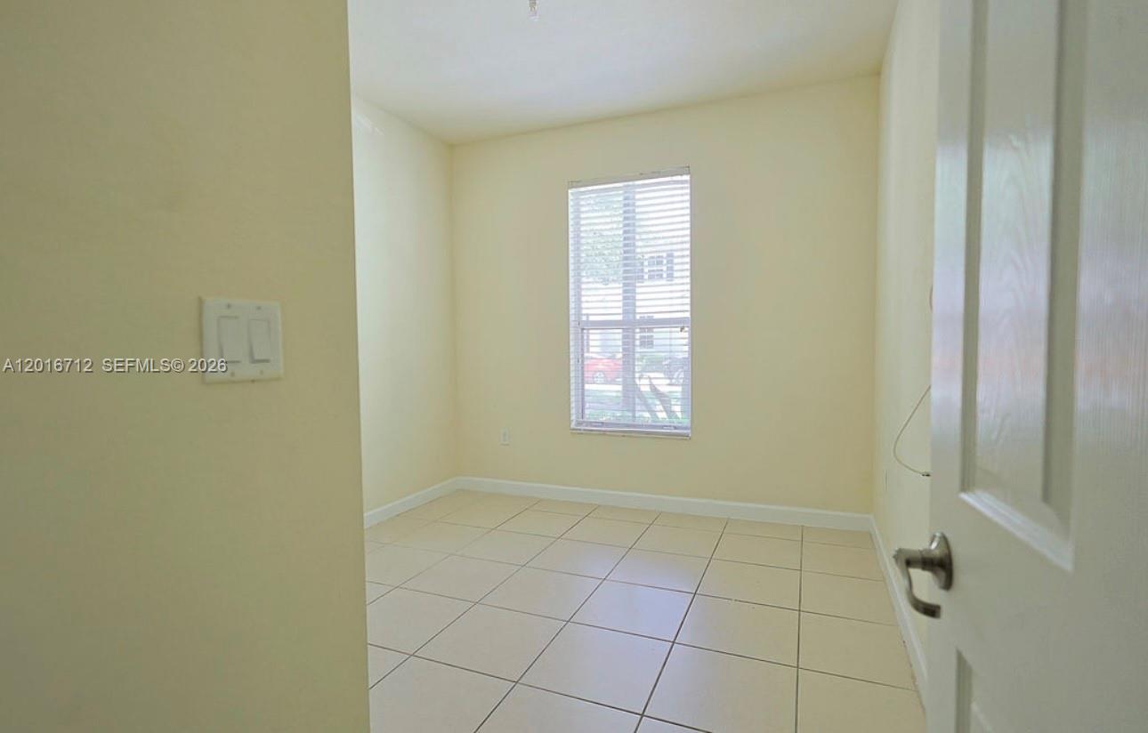 KENDALL COMMONS TOWNHOMES - Residential