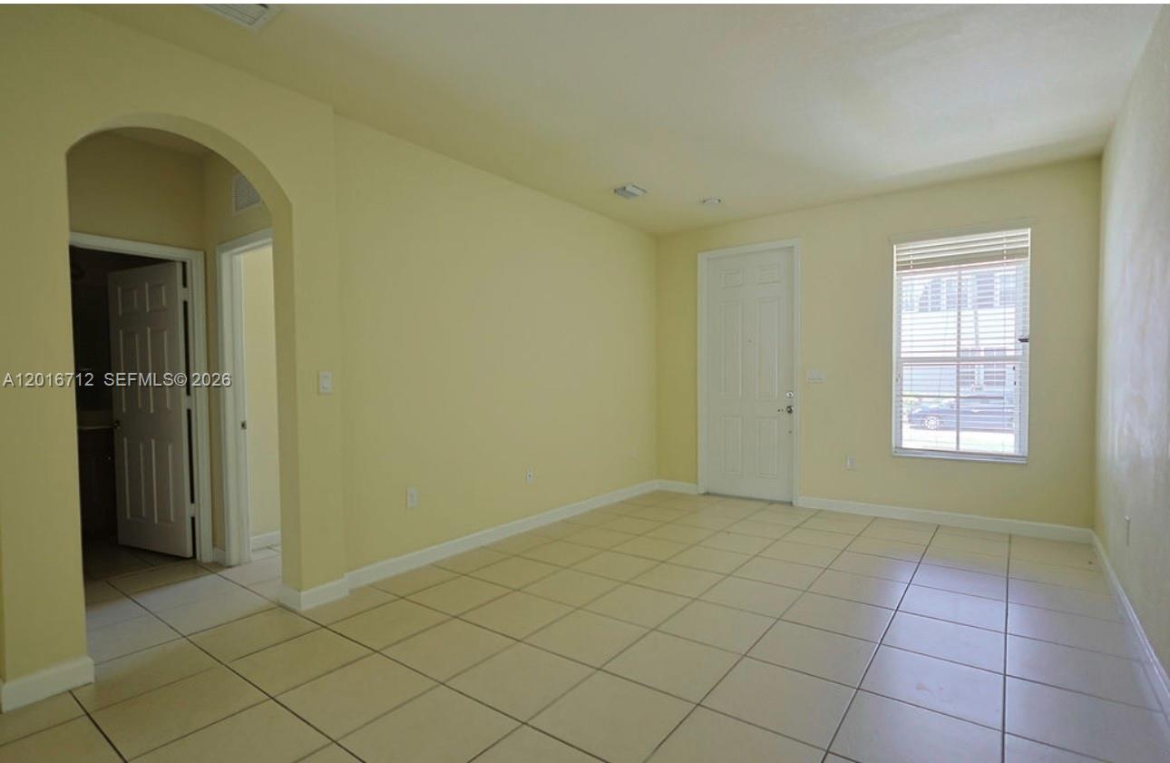 KENDALL COMMONS TOWNHOMES - Residential