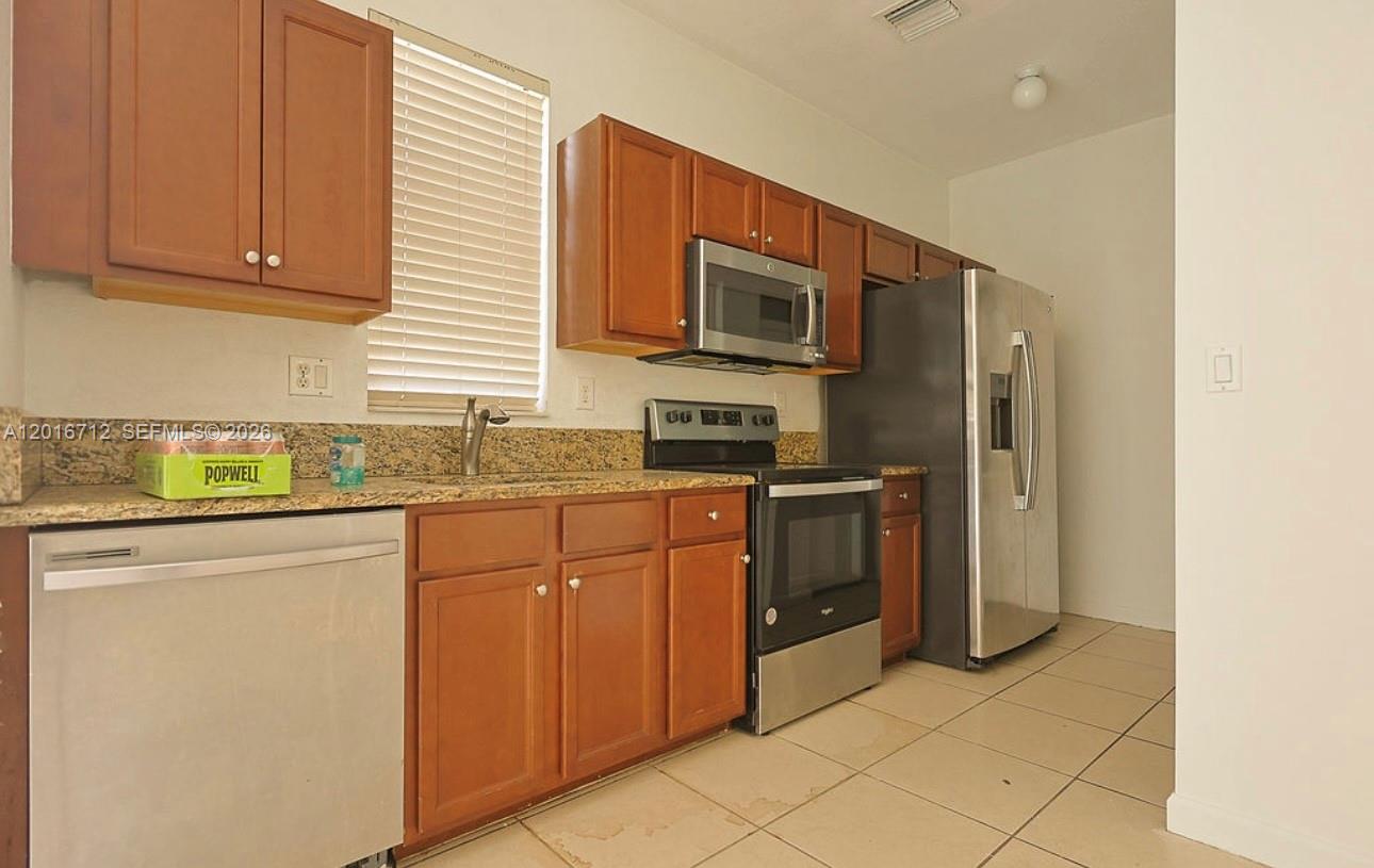 KENDALL COMMONS TOWNHOMES - Residential