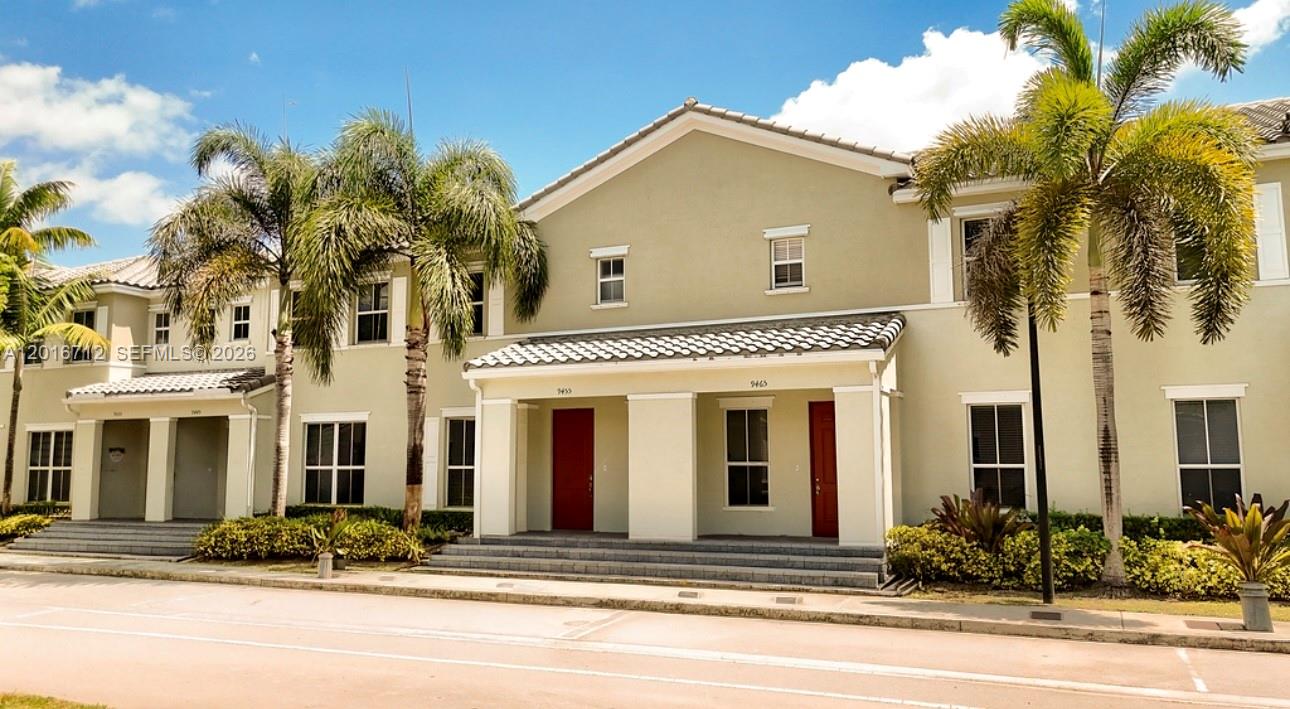 KENDALL COMMONS TOWNHOMES - Residential
