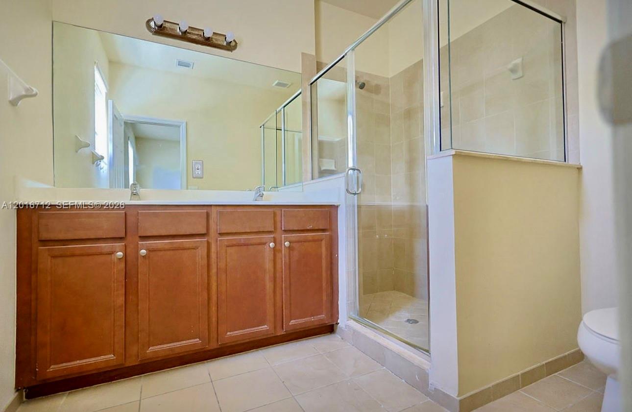 KENDALL COMMONS TOWNHOMES - Residential