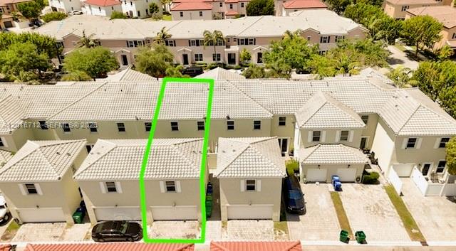 KENDALL COMMONS TOWNHOMES - Residential