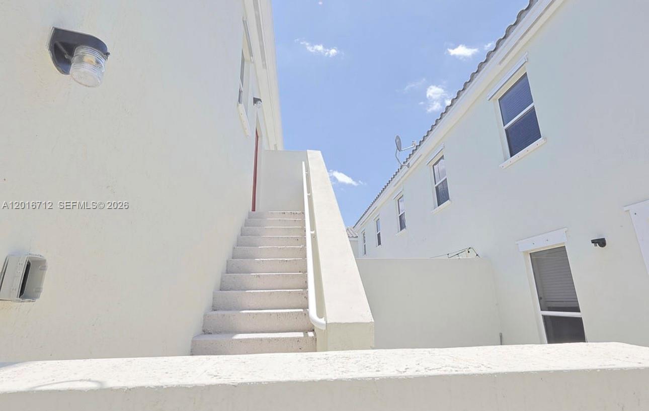 KENDALL COMMONS TOWNHOMES - Residential