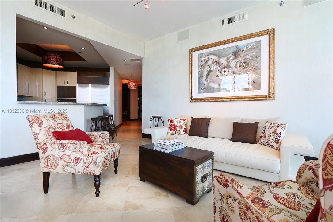 100 S Pointe Dr 601
