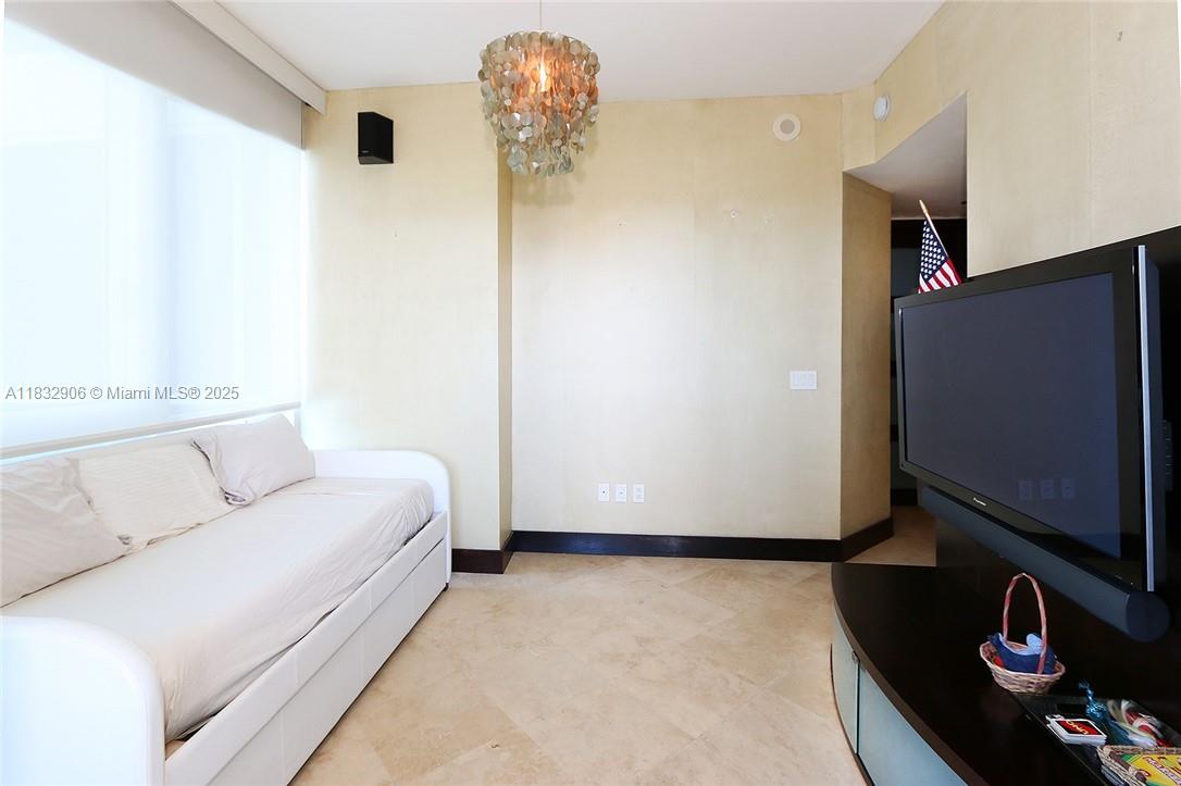 CONTINUUM ON SOUTH BEACH - Residential Lease