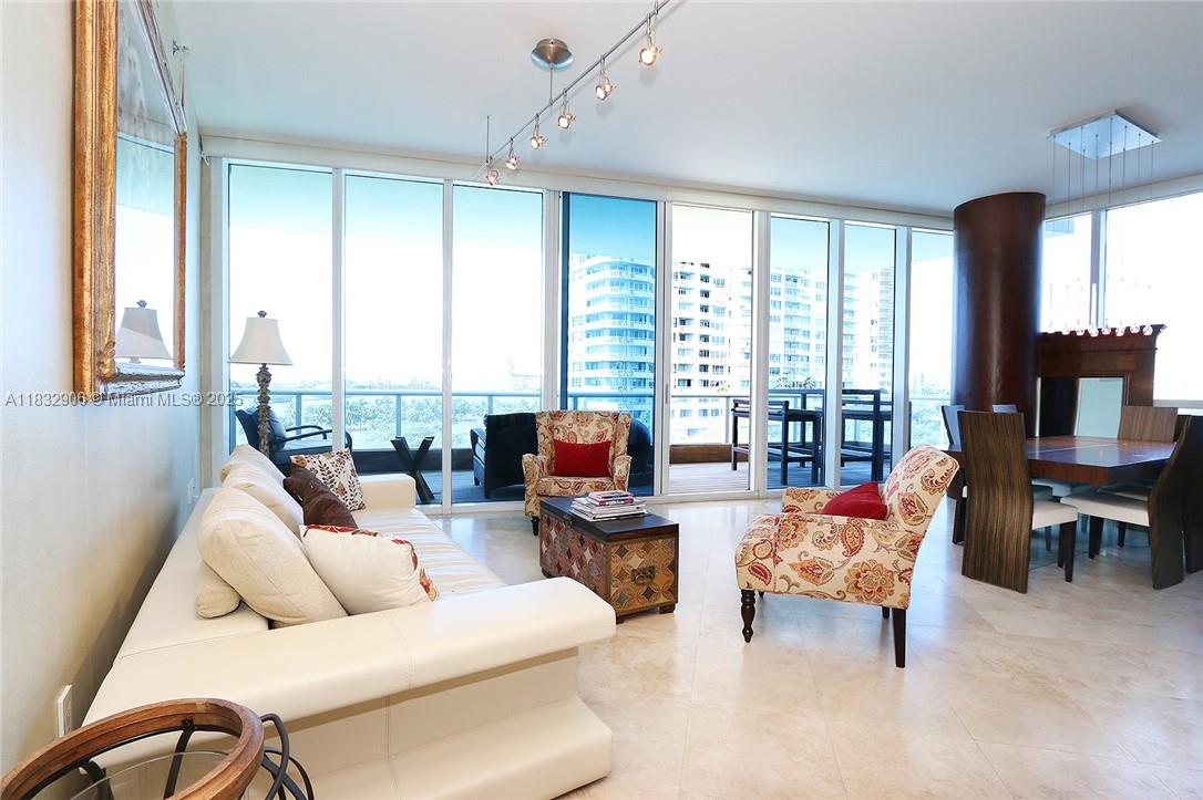100 S Pointe Dr 601