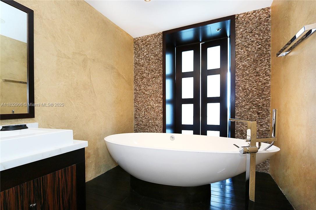 CONTINUUM ON SOUTH BEACH - Residential Lease