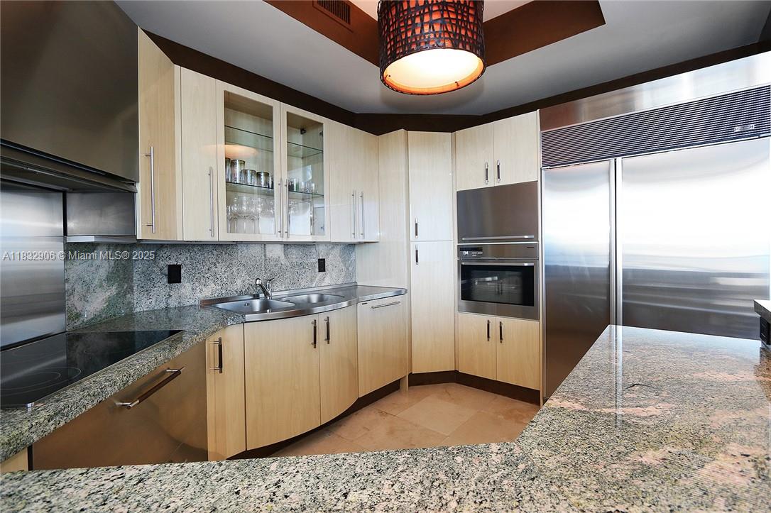 100 S Pointe Dr 601