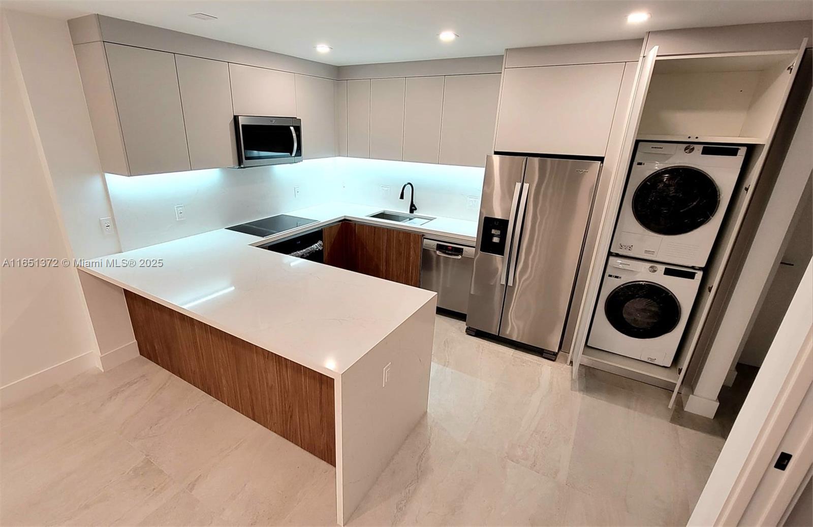 OCEANVIEW BUILDING A COND - Residential