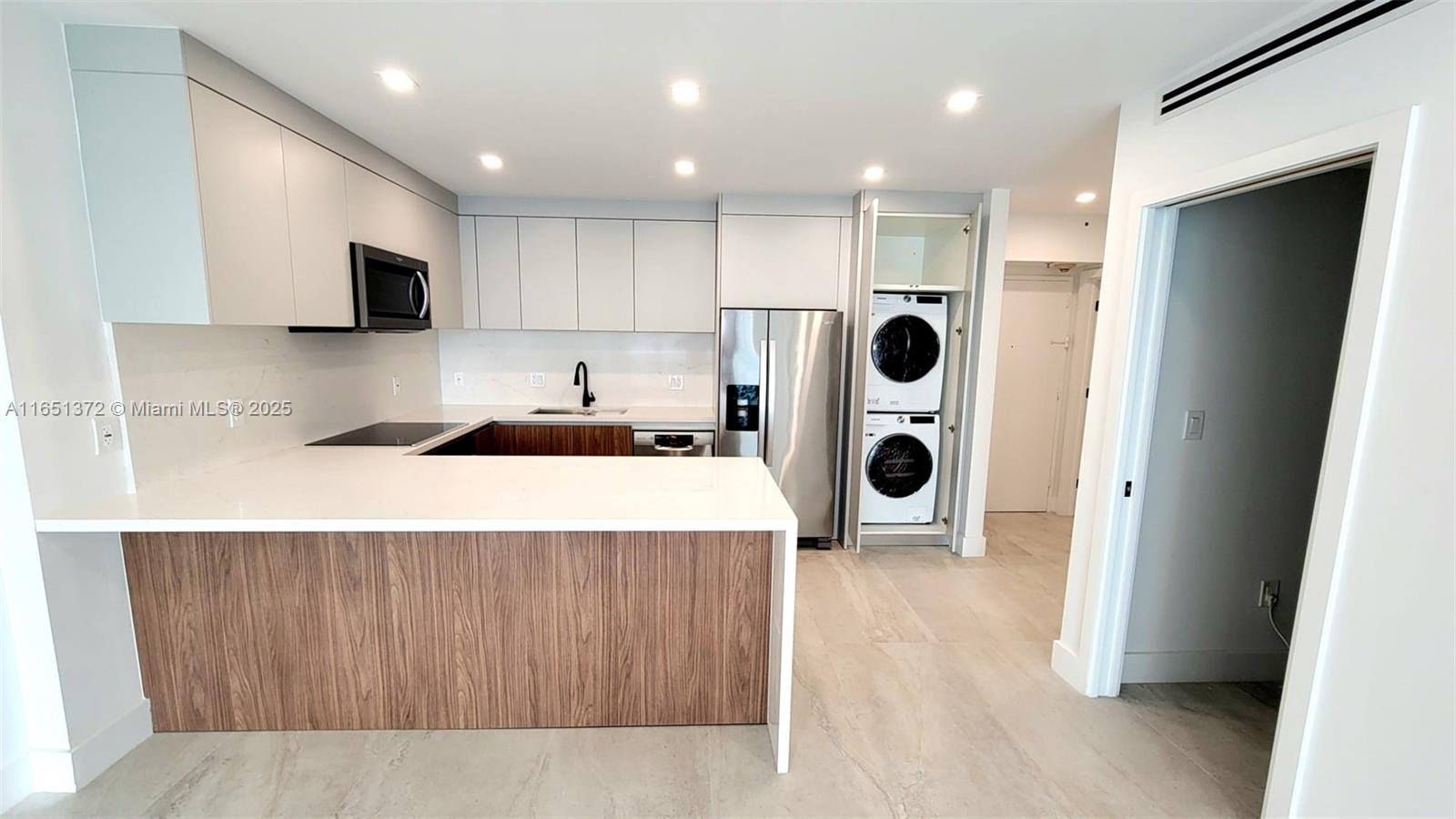 OCEANVIEW BUILDING A COND - Residential