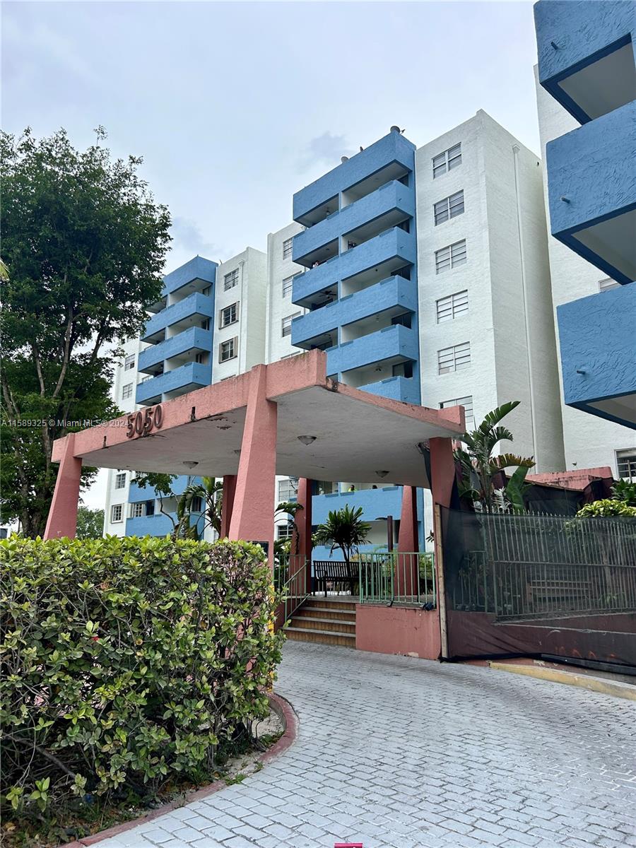 Property for Sale at 5050 Nw 7th St Ph1, Miami, Broward County, Florida - Bedrooms: 3 
Bathrooms: 2  - $249,000