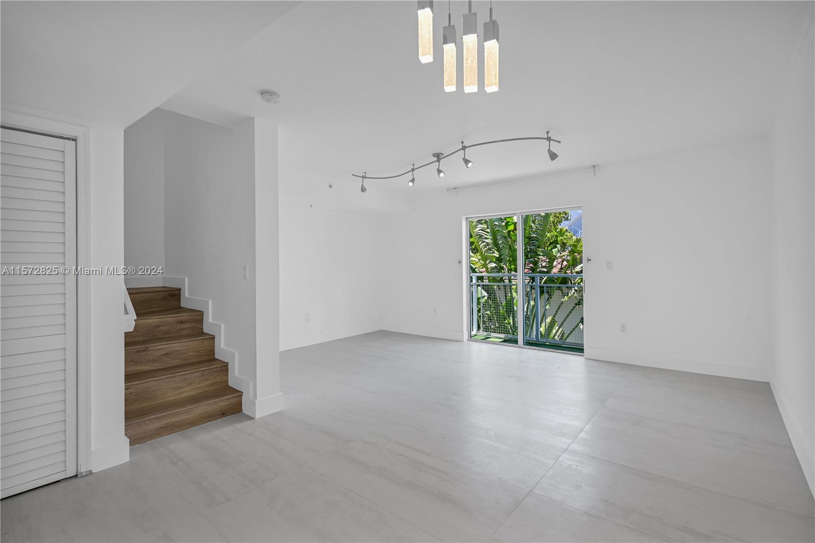 LAS BRISAS OF MIAMI BEACH - Residential Lease