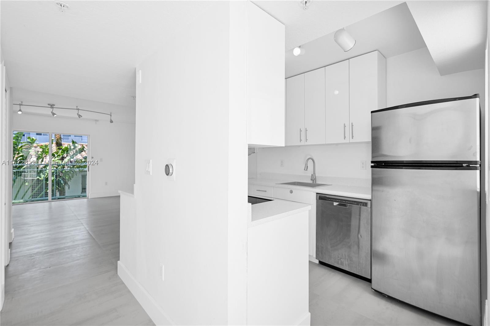 LAS BRISAS OF MIAMI BEACH - Residential Lease