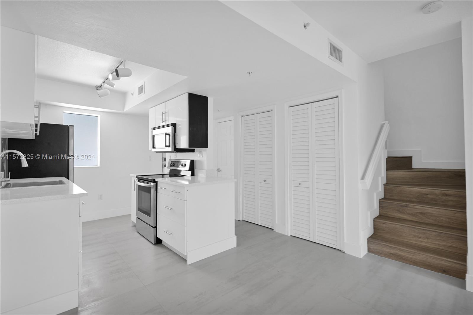 LAS BRISAS OF MIAMI BEACH - Residential Lease