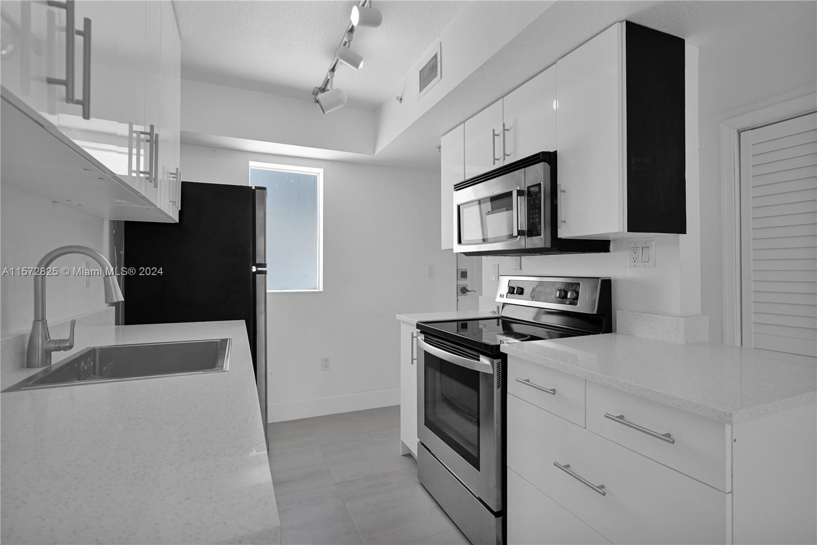 LAS BRISAS OF MIAMI BEACH - Residential Lease